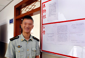 抑郁症男子持刀伤人被武警制服